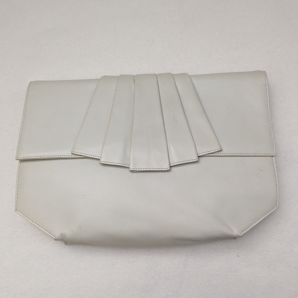 Vintage, butter soft, shoulder purse by Expressions. Light tan - Picture 3 of 8